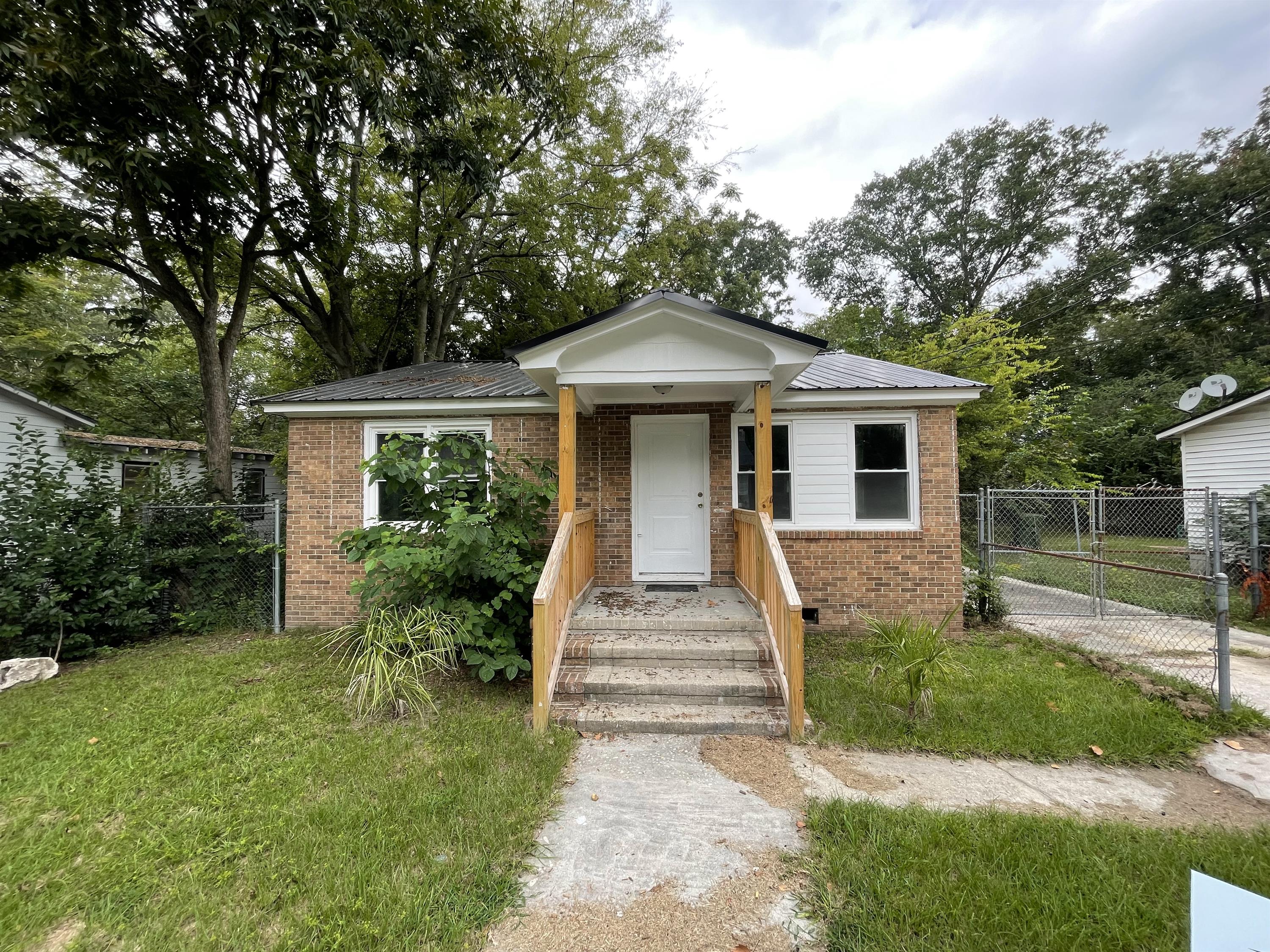 815 North Commander Street