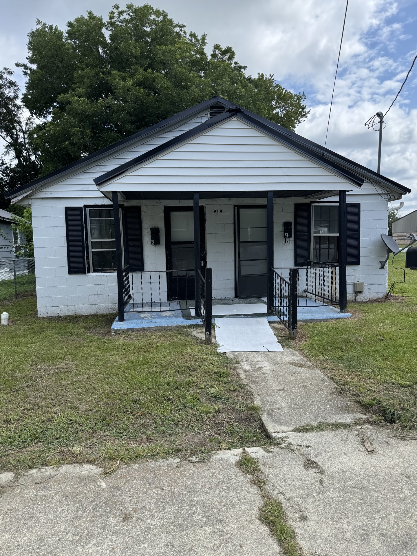 919 Ingram Street - B